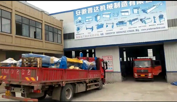 宜興市駱豐通風(fēng)管道公司訂購共板機(jī)，咬口機(jī)，折邊機(jī)