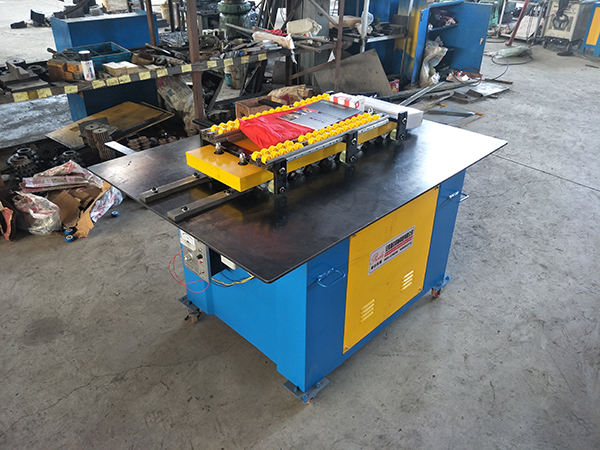 揚(yáng)州白雪集團(tuán)定做九軸咬口機(jī)