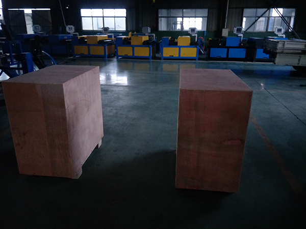 泰國客戶咬口機(jī)出口